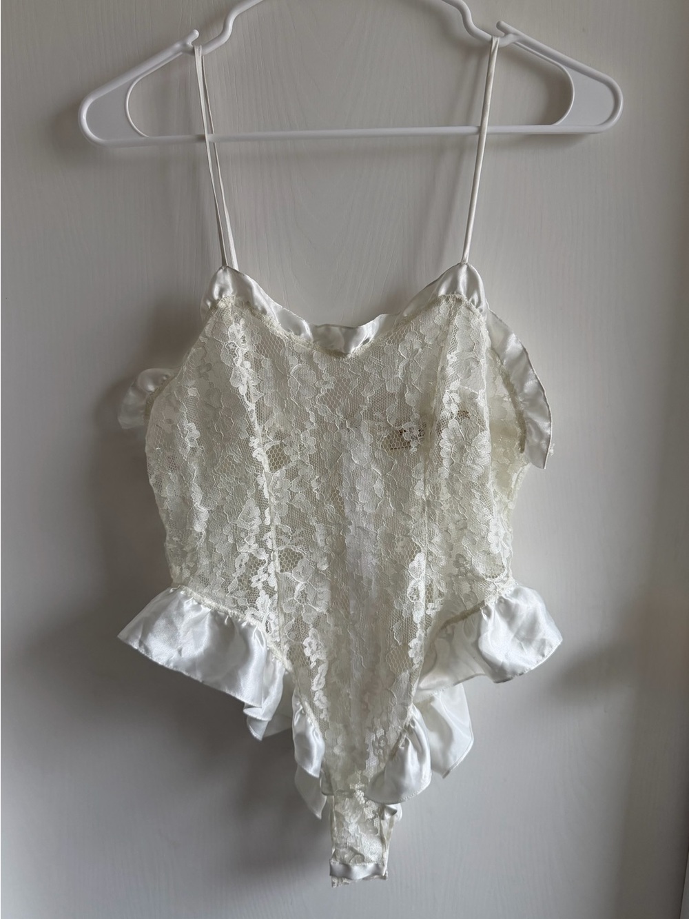 Vintage Victoria’s Secret Gold Label Ivory Lace & Satin Ruffled Teddy Bodysuit -